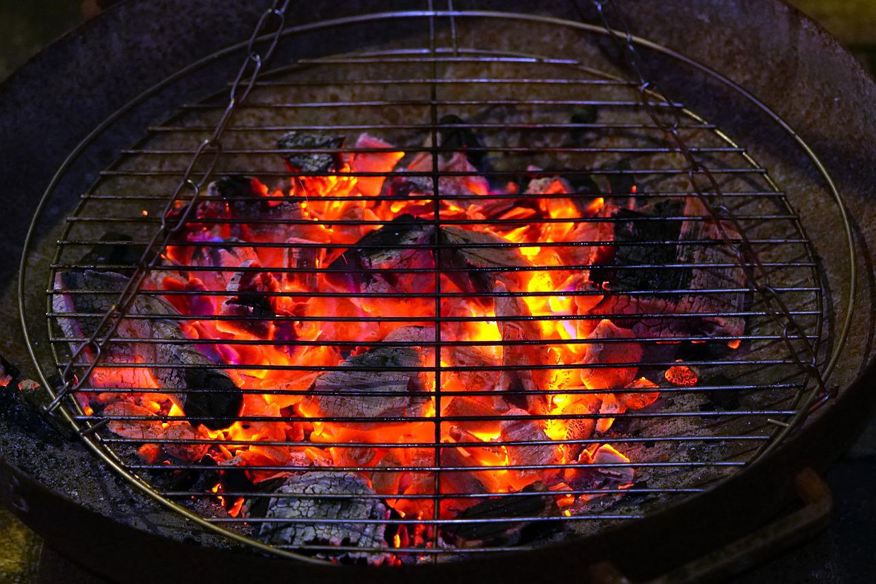 how-to-clean-ash-out-of-a-charcoal-grill